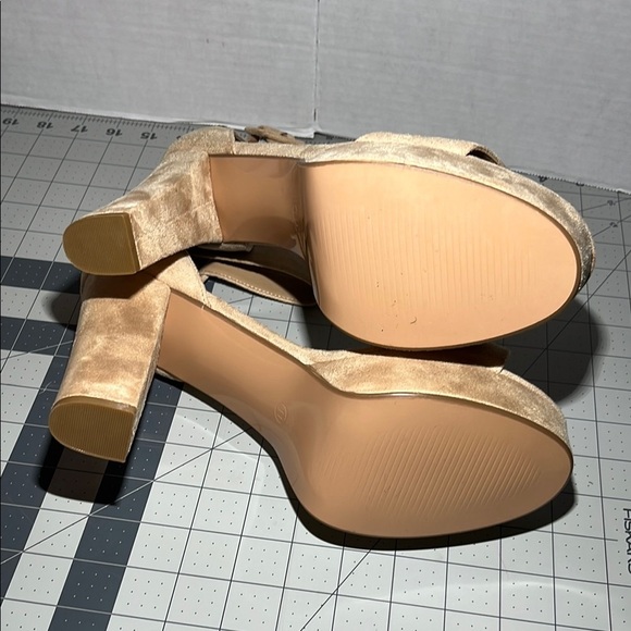 IDIFU Women's Tan  Sabrina platform heels - Picture 7 of 7